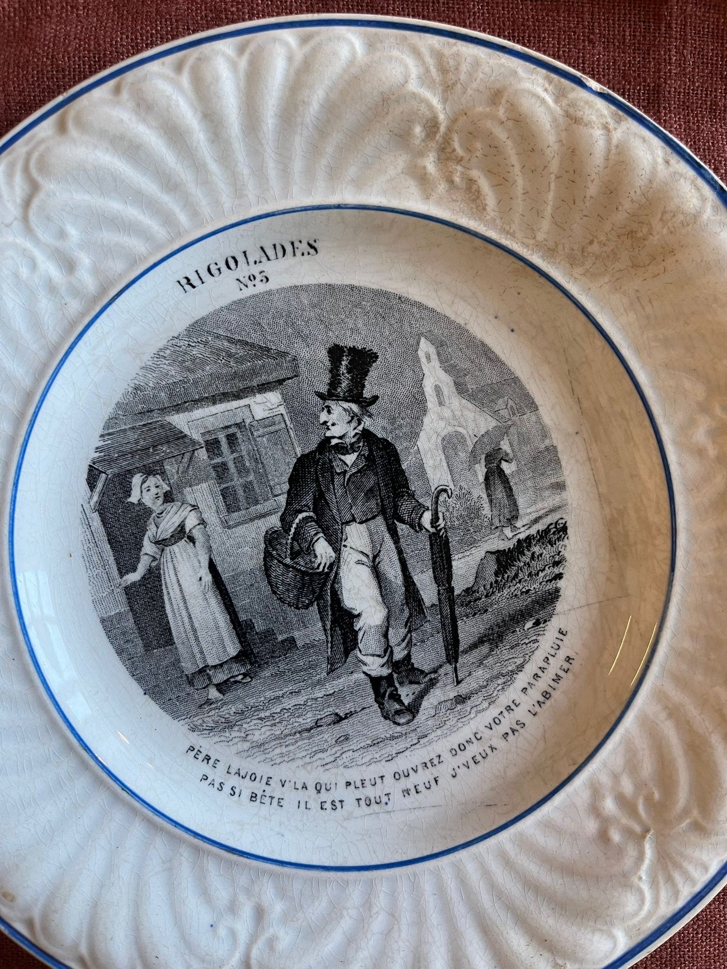 Assiette ancienne terre de fer Creil & Montereau « Rigolades » n°5 XIXe