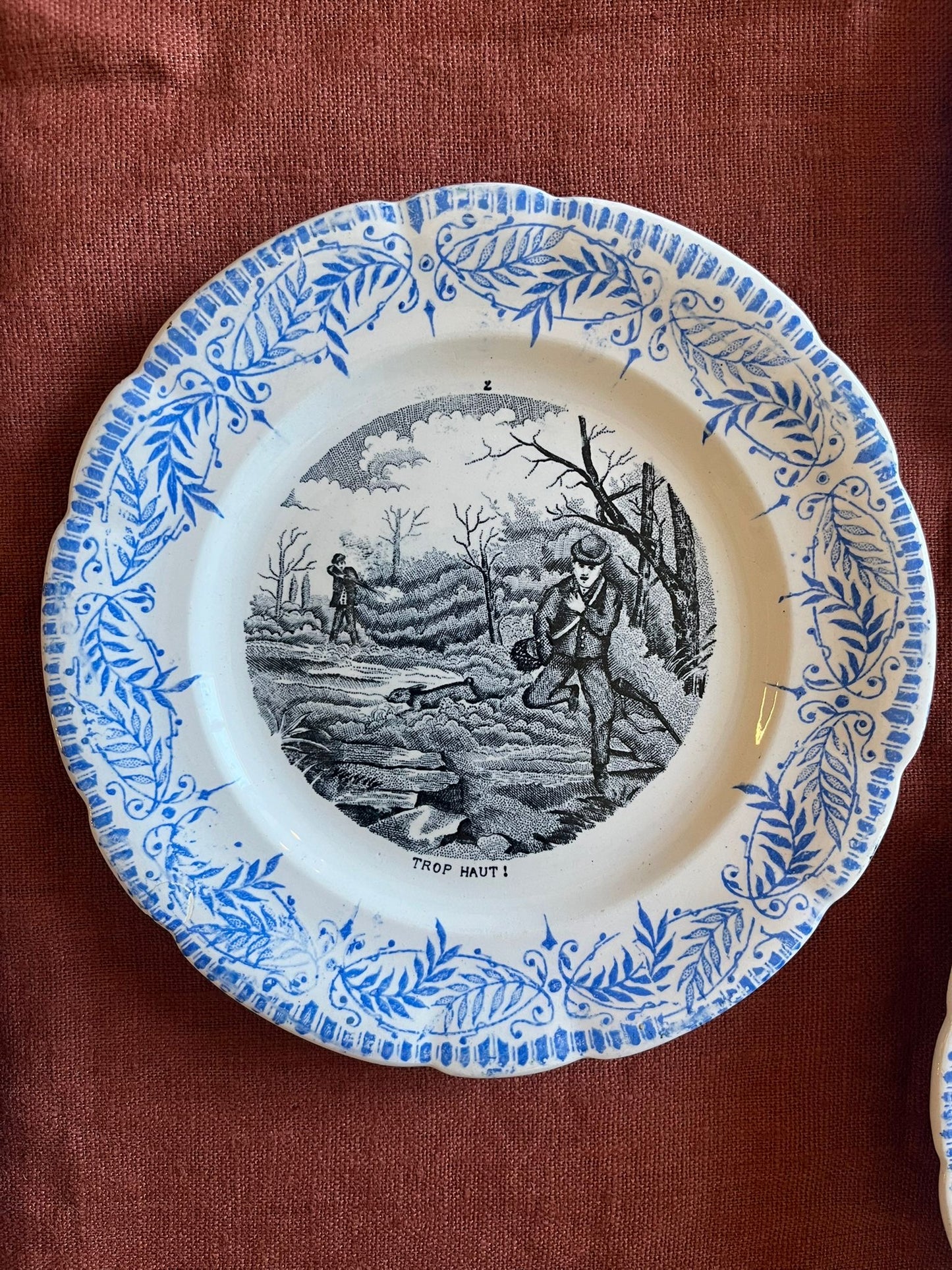 Lot de 6 assiettes anciennes terre de fer Saint-Amand « Comique » scènes de chasse