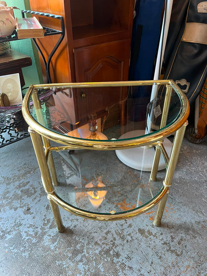 Table d’appoint demi-lune en laiton doré et verre fumé vintage 2 plateaux