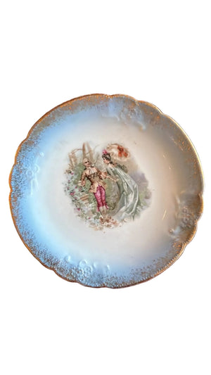 Assiette ancienne porcelaine décor scène galante romantique dorure 23 cm