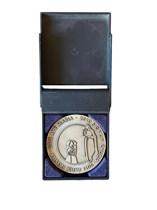 Médaille religieuse Ave Maria 2012 Signum Crucis Pater Noster
