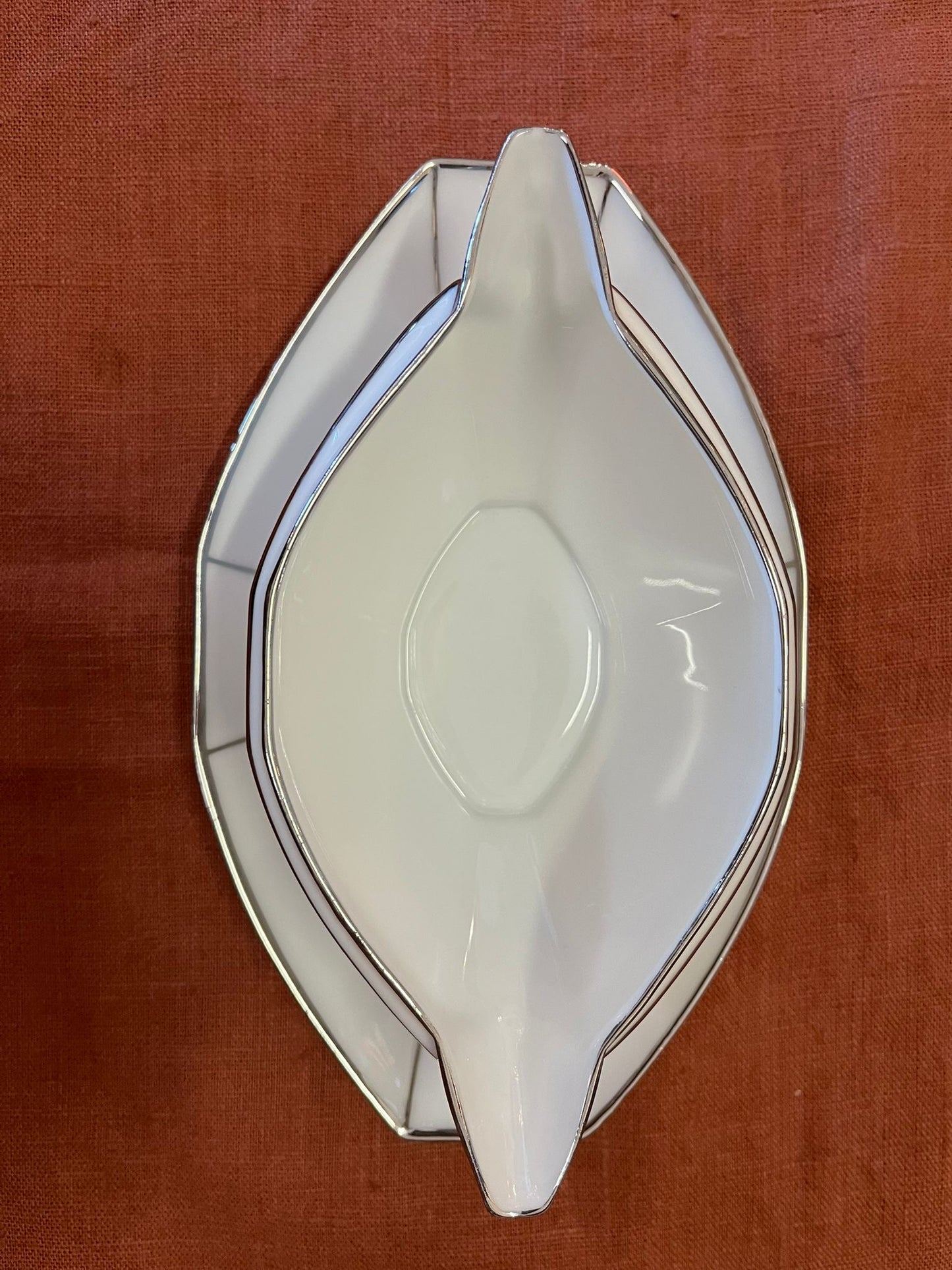 Saucière Art Déco porcelaine blanche liseré argent avec dormant