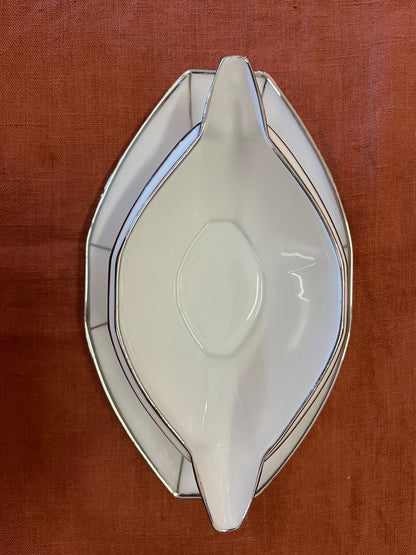 Saucière Art Déco porcelaine blanche liseré argent avec dormant