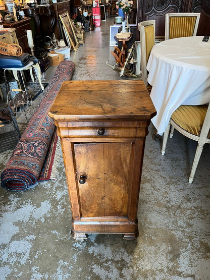 Chevet ancien Louis-Philippe en noyer – table de nuit XIXe