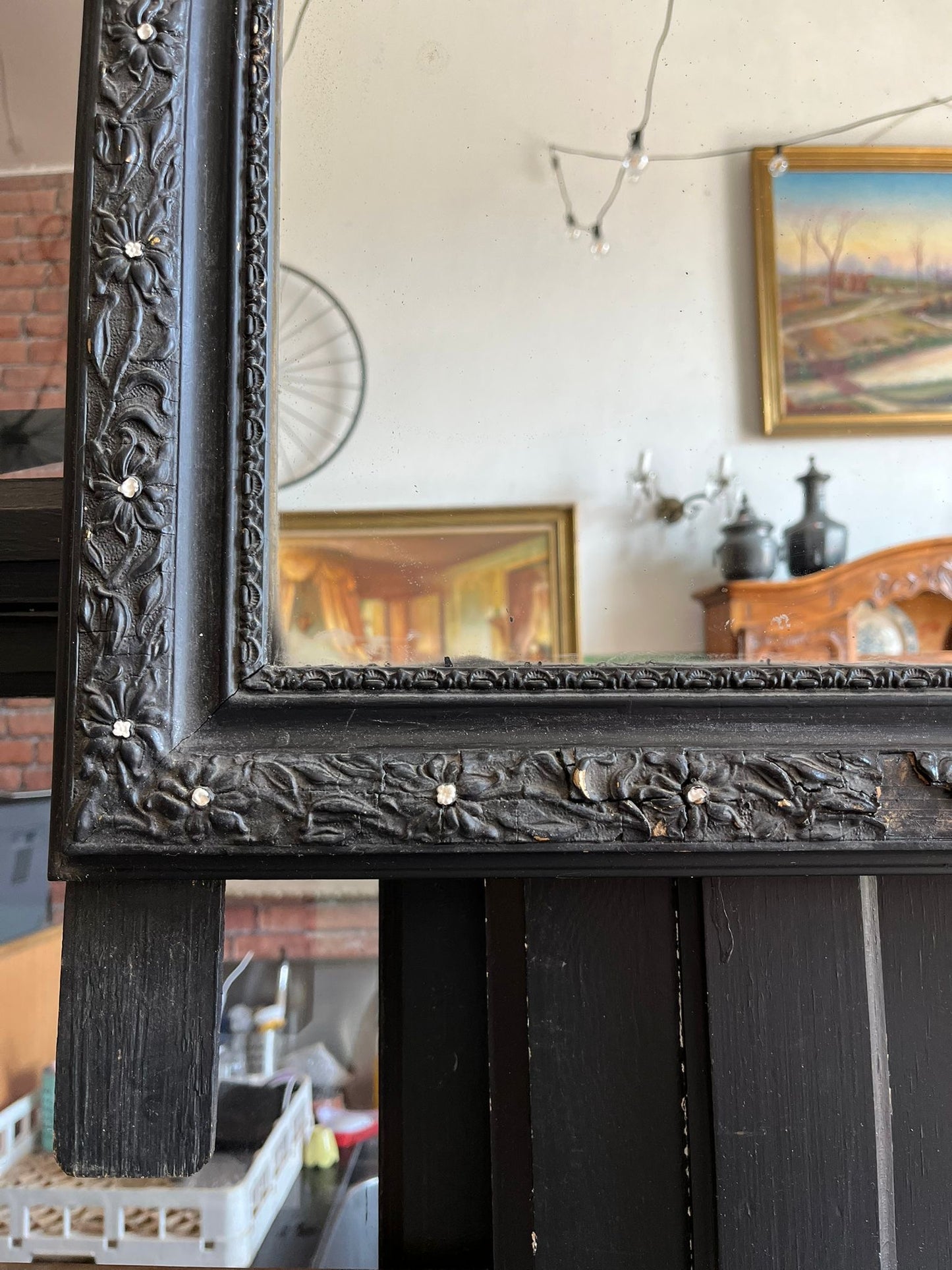 Miroir Napoléon III en bois noirci à décor floral incrusté