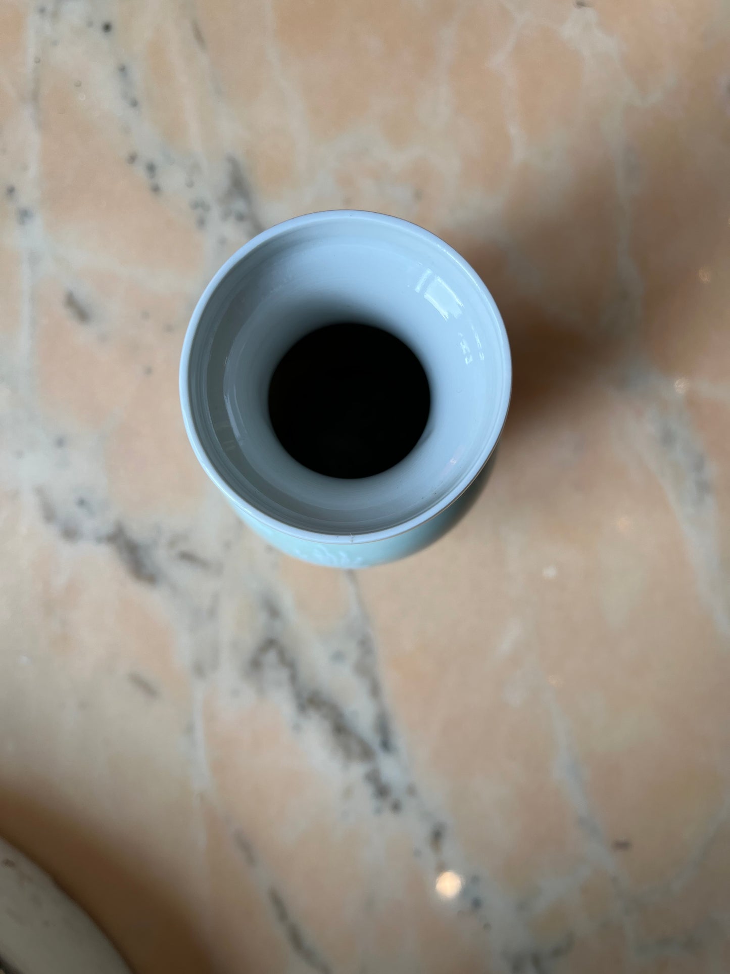 Ancien vase asiatique en porcelaine