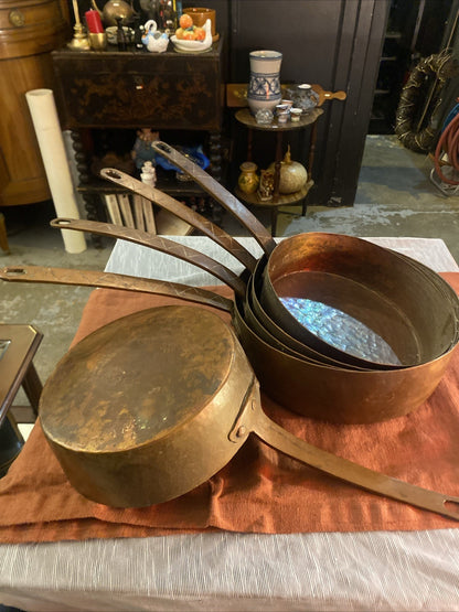 Lot de 5 casseroles anciennes en cuivre étamé – Ensemble gigogne – Cuisine
