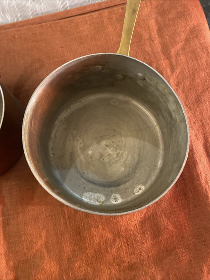 Lot de 2 casseroles anciennes en cuivre étamé – Manches en laiton – Cuisine