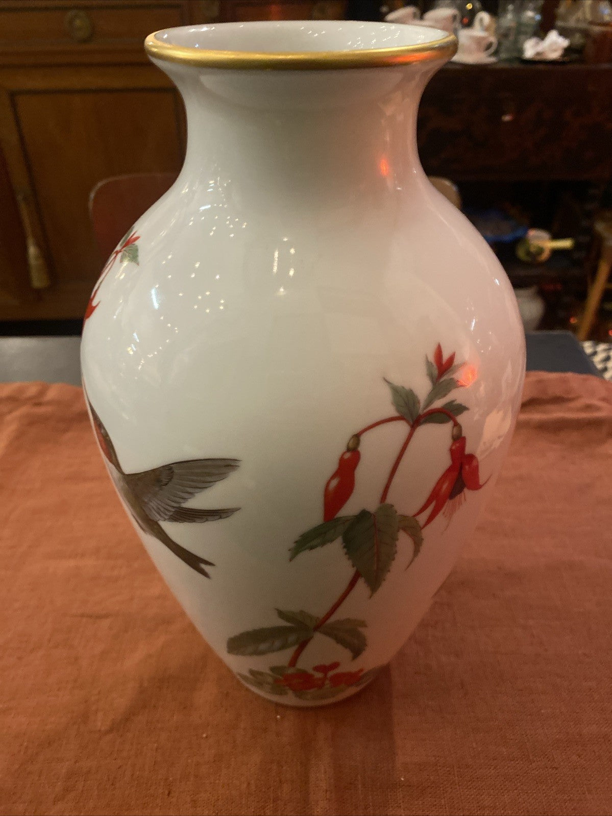 Vase édition limitée Franklin Porcelain – “The Garden Bird Vase”