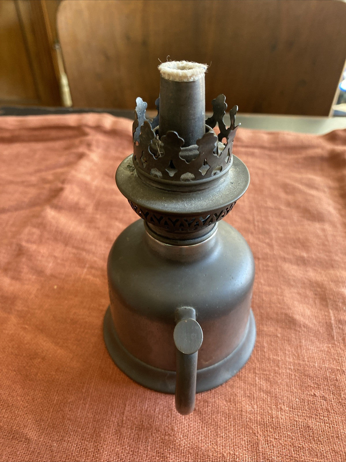 Petite lampe à pétrole ancienne en métal étamé Poinçon Sur La Base Arrière