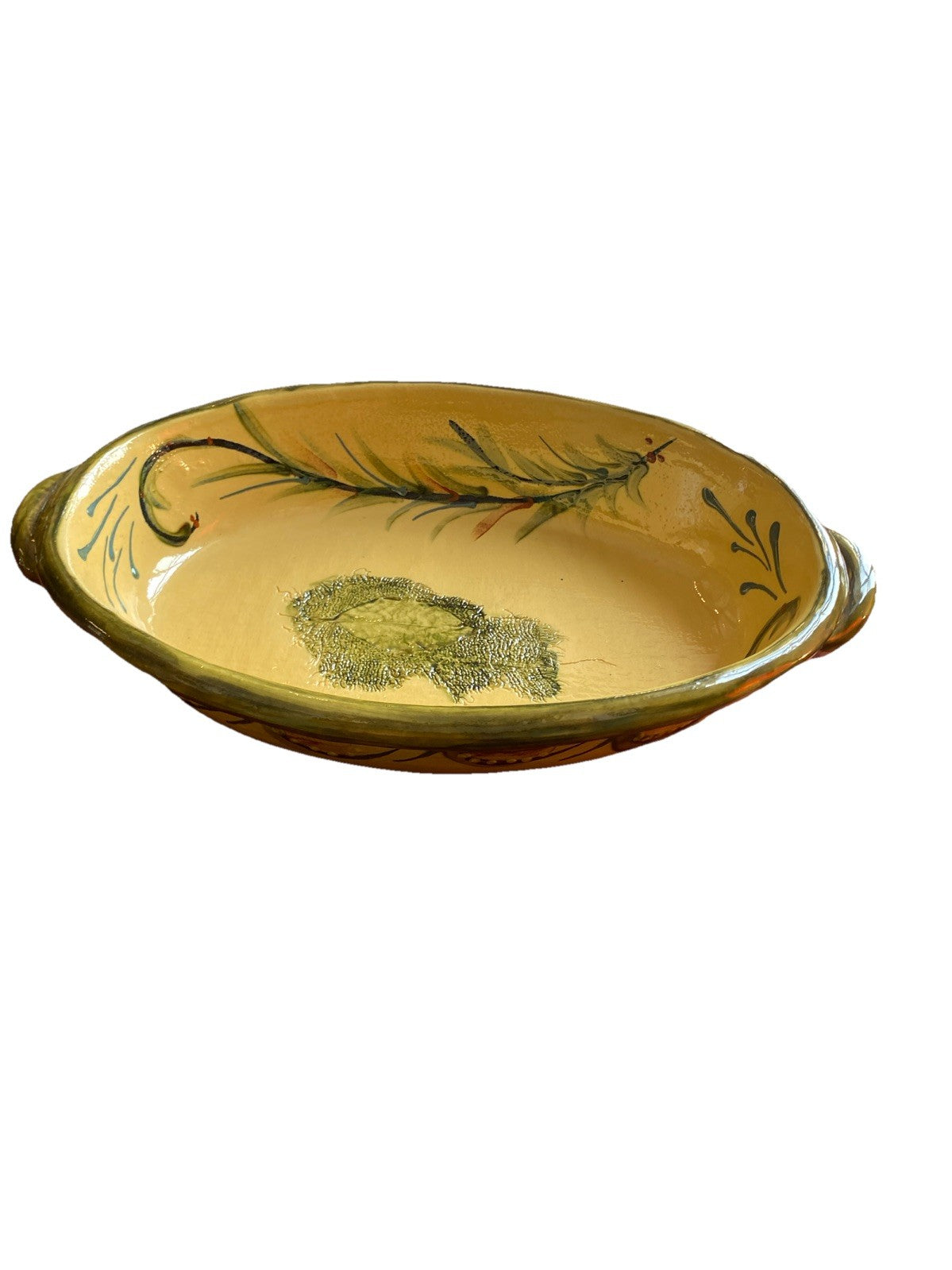 Plat ovale ancien en céramique à décor végétal, artisanal, élégant et traditionnel.