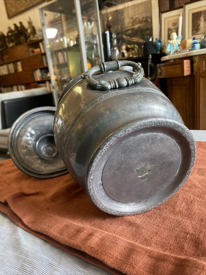 Soupière ancienne en étain avec couvercle et anses poinçon étain fin