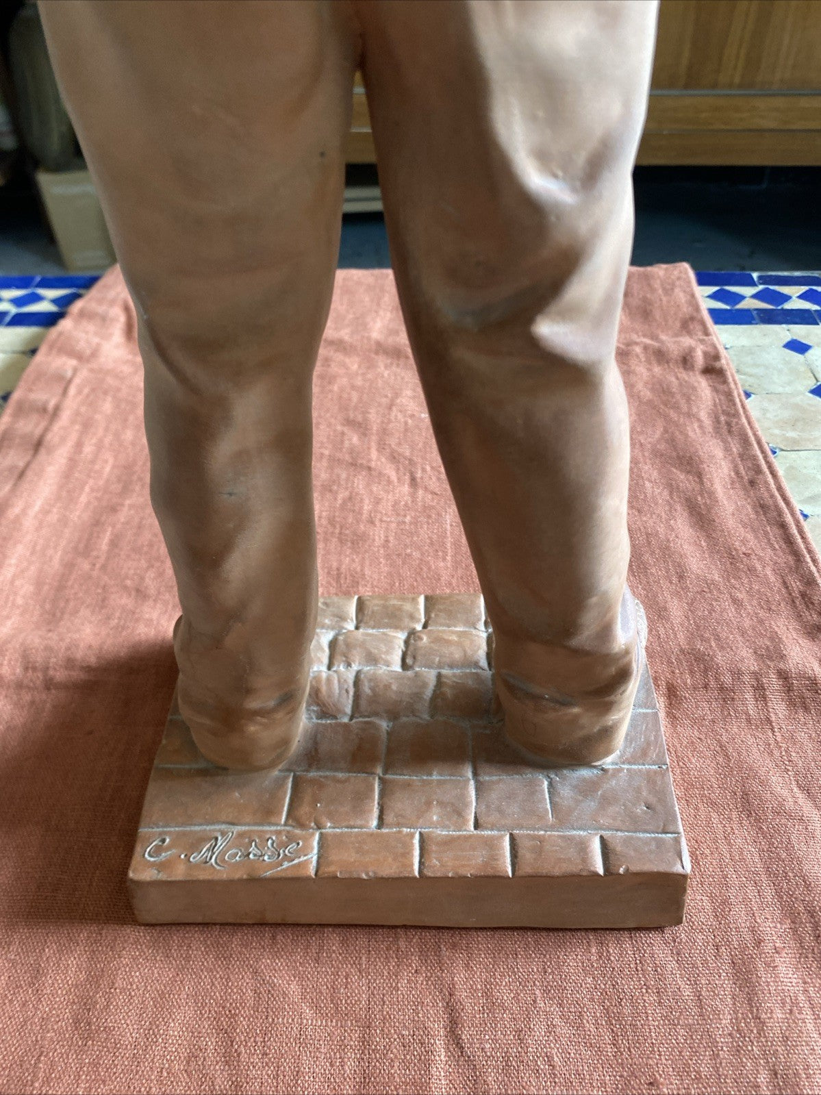 Statue ancienne en terre cuite – Jeune homme – Signée C. Massé