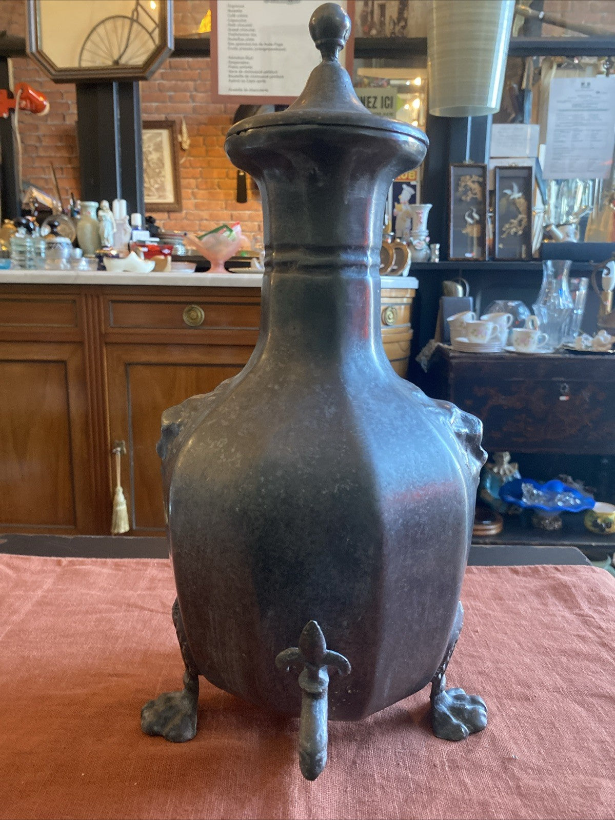 Verseuse Fontaine Décorative En Étain Massif Poinçons Lys Fin XIX Début XX Ème.