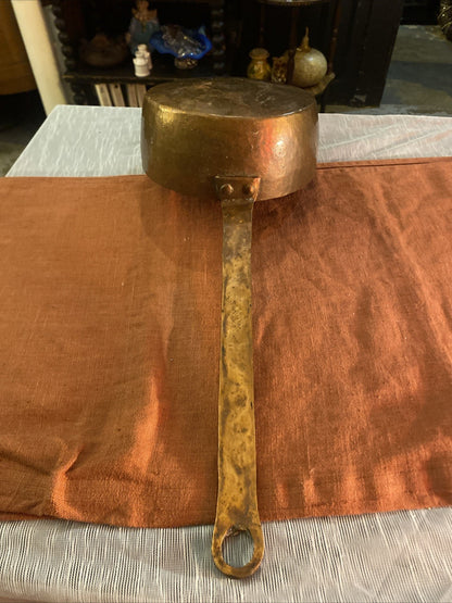 Casserole ancienne en cuivre étamé – Manche en laiton – Cuisine traditionnelle