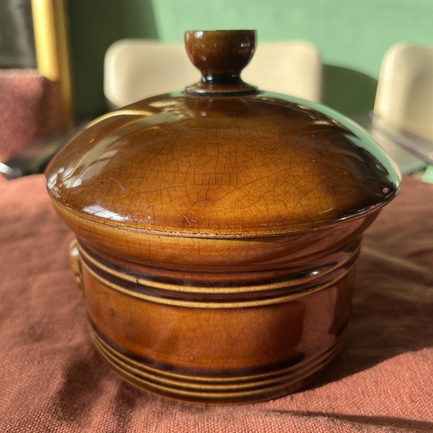 Pot En Grès Vernissé Détail Visages