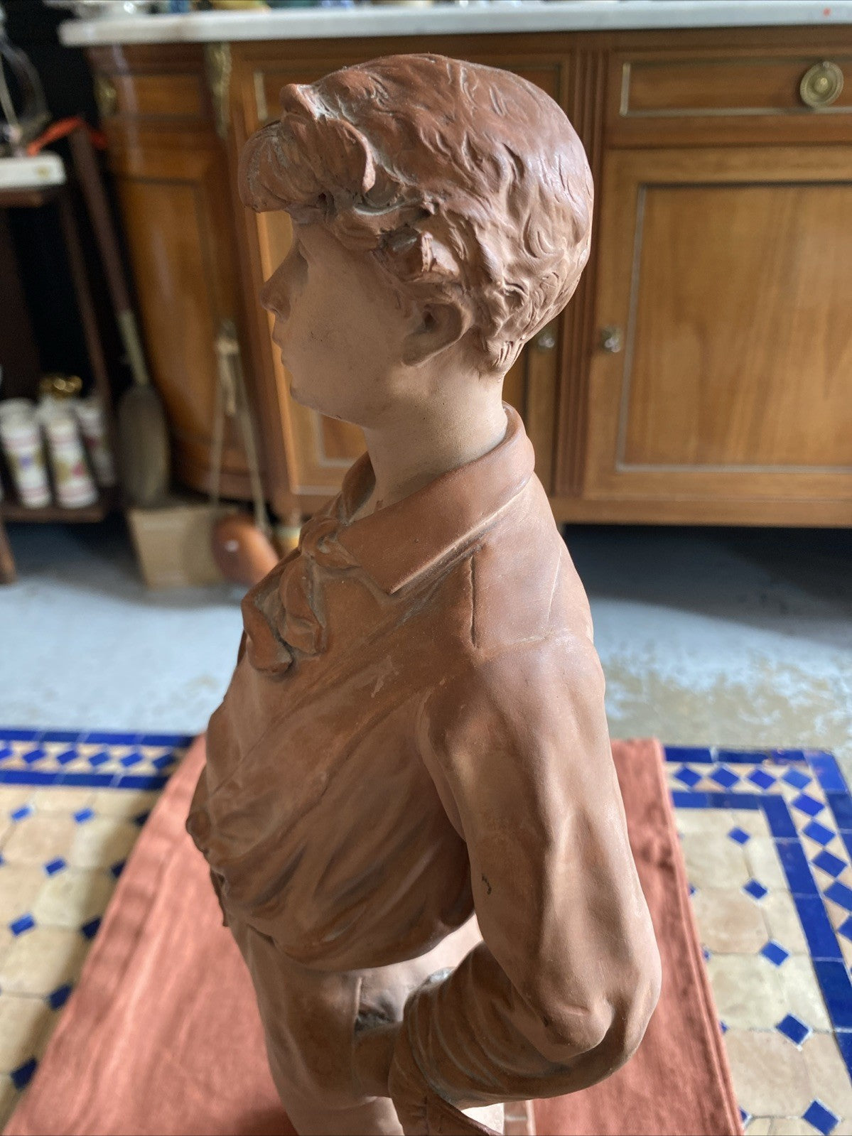 Statue ancienne en terre cuite – Jeune homme – Signée C. Massé