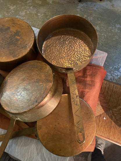 Lot de 5 casseroles anciennes en cuivre étamé – Ensemble gigogne – Cuisine
