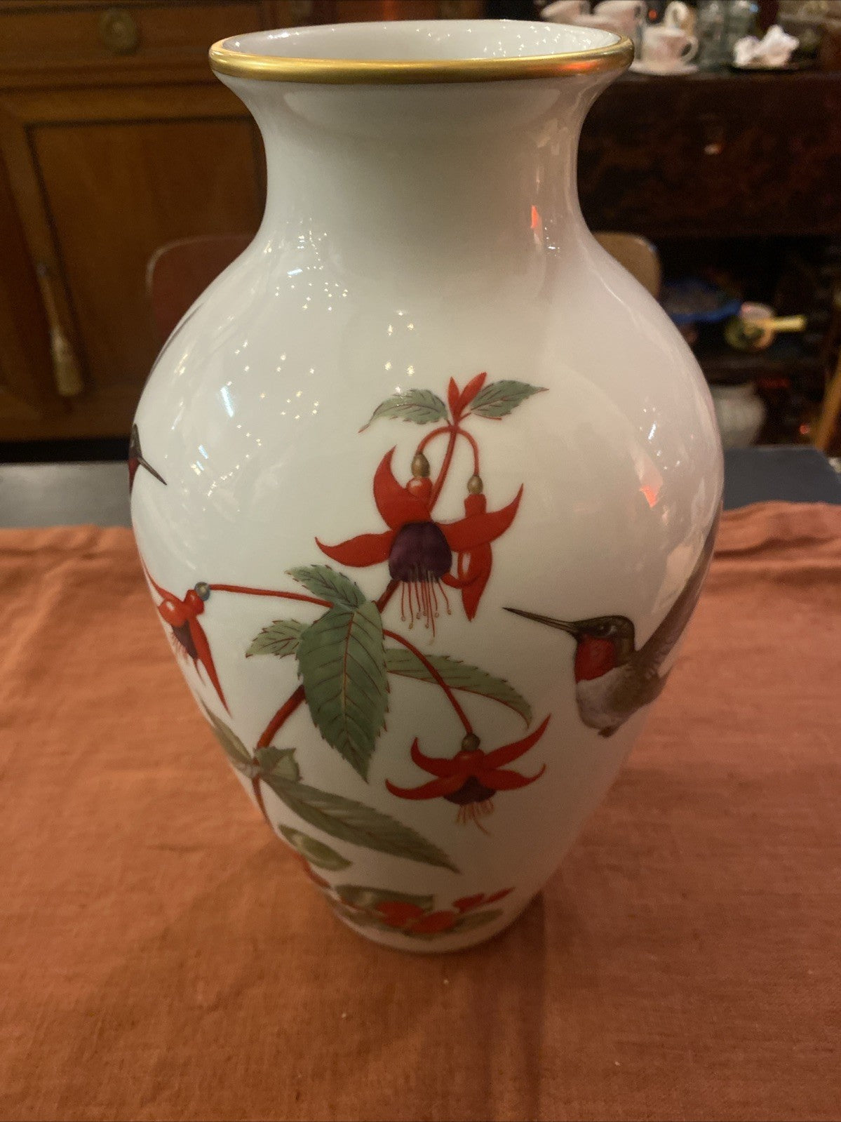 Vase édition limitée Franklin Porcelain – “The Garden Bird Vase”