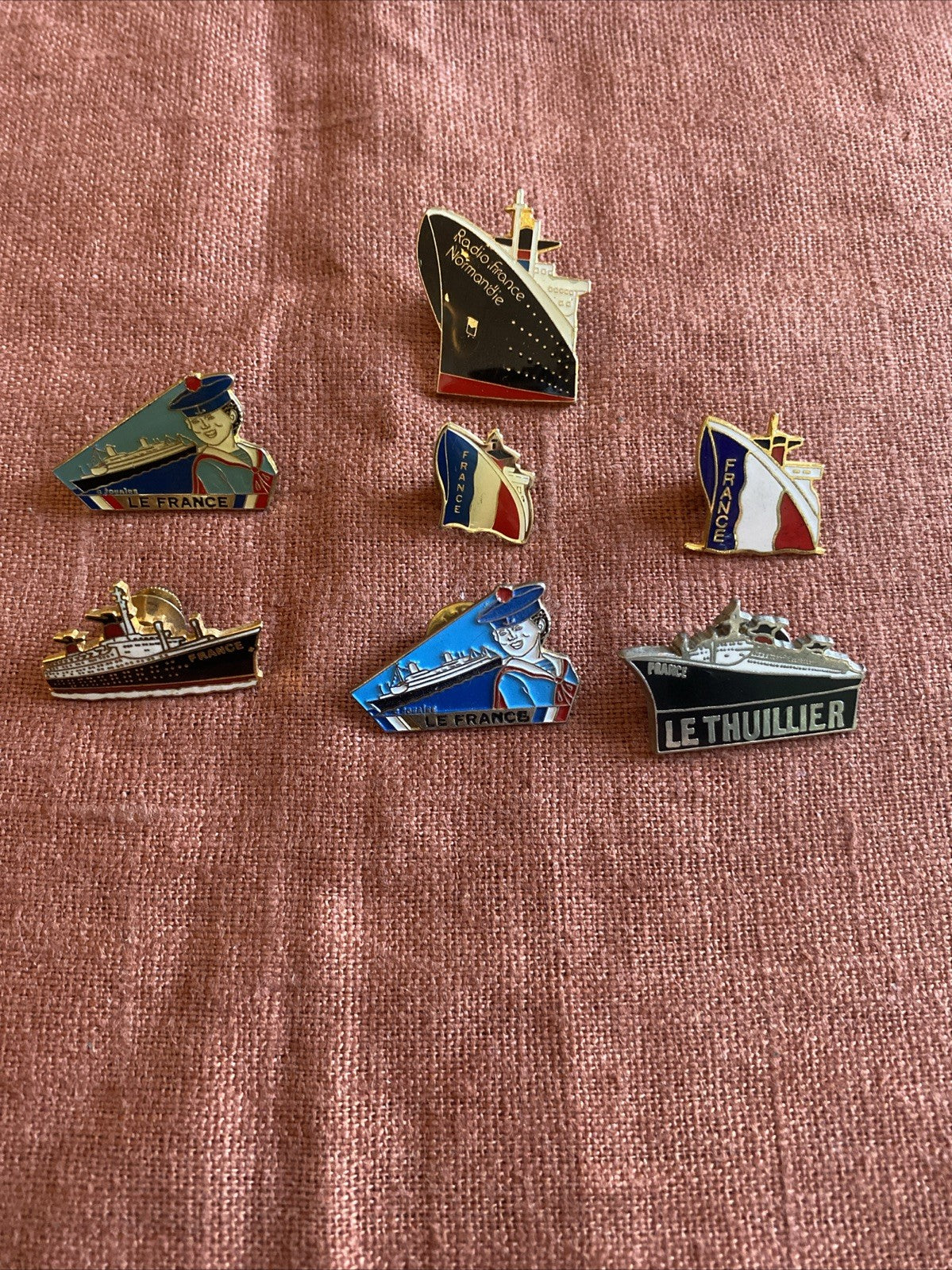 Lot de 7 pin’s paquebots français — “Le France”