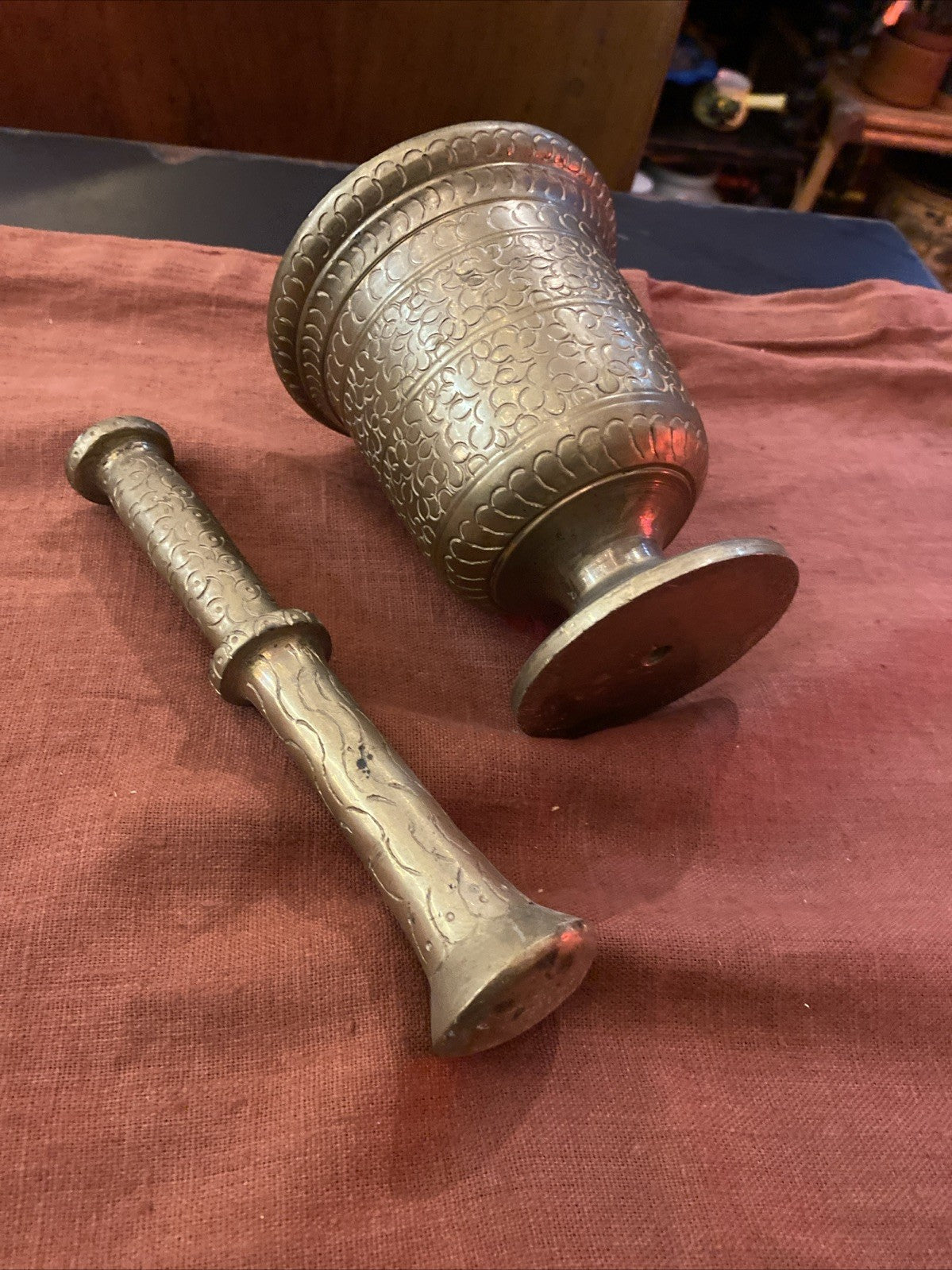 Mortier ancien en bronze massif avec pilon assorti