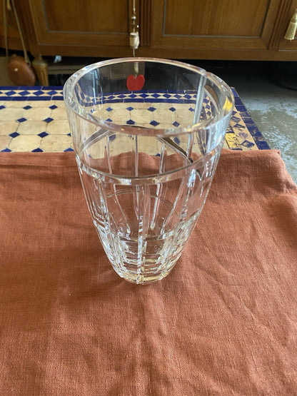 Vase en cristal taillé cylindrique vue générale