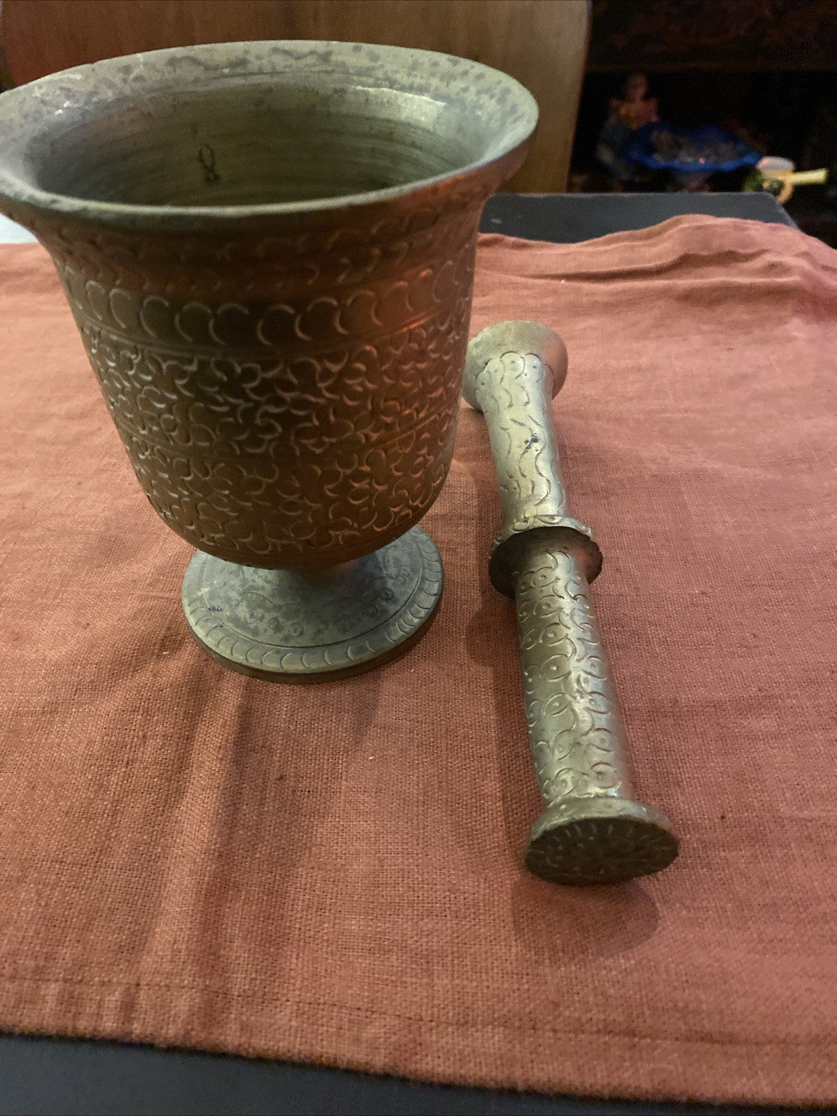 Mortier ancien en bronze massif avec pilon assorti