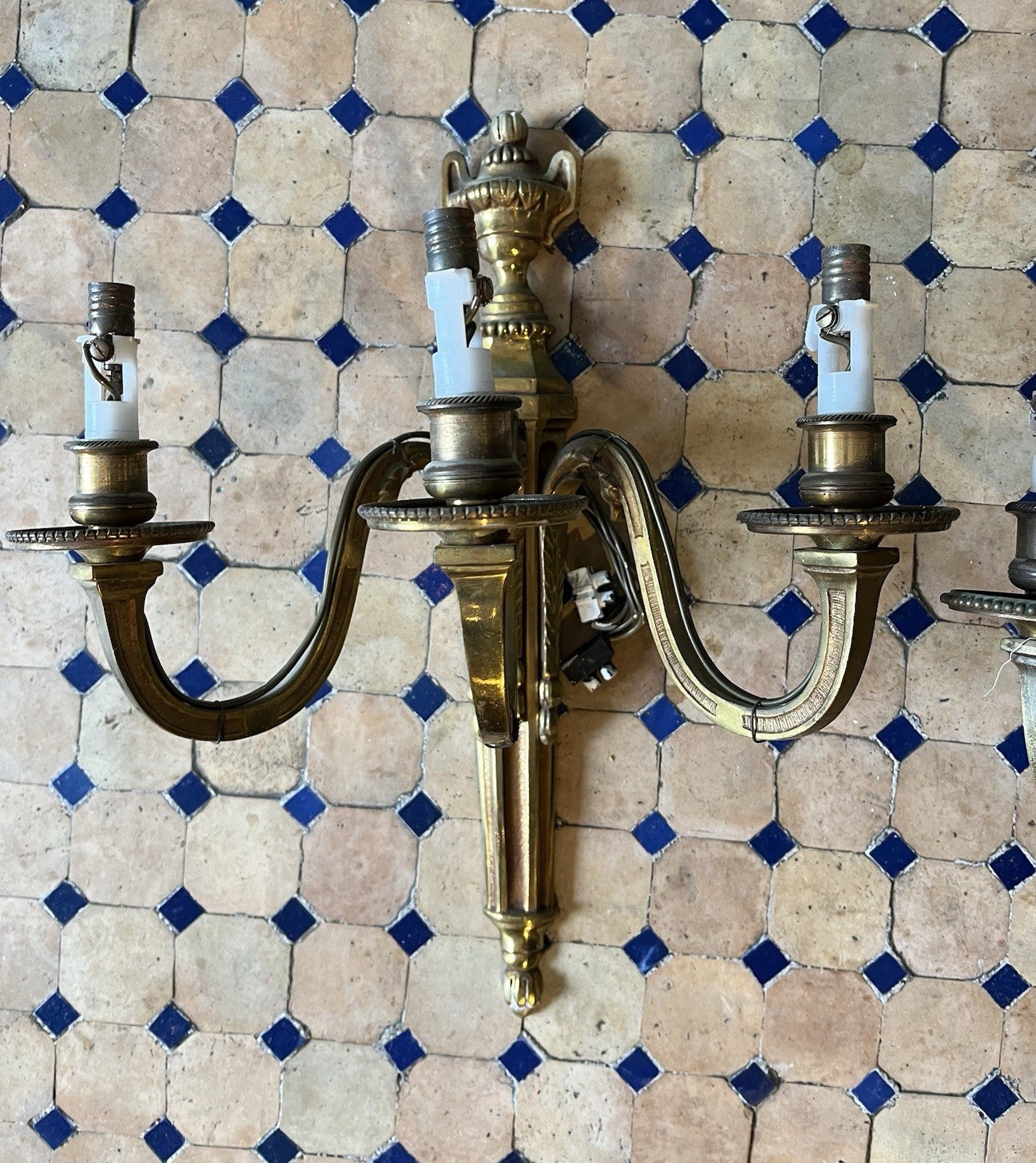 Paire d’appliques en bronze style Louis XVI 3 branches