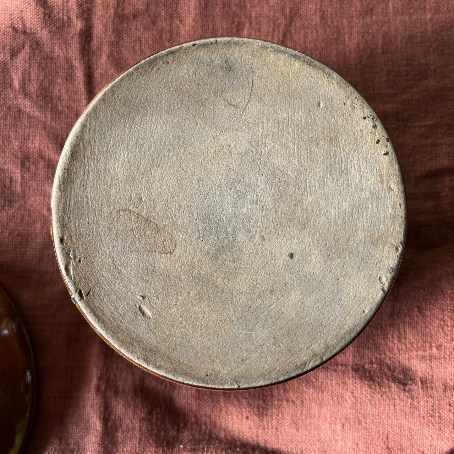 Pot En Grès Vernissé Détail Visages