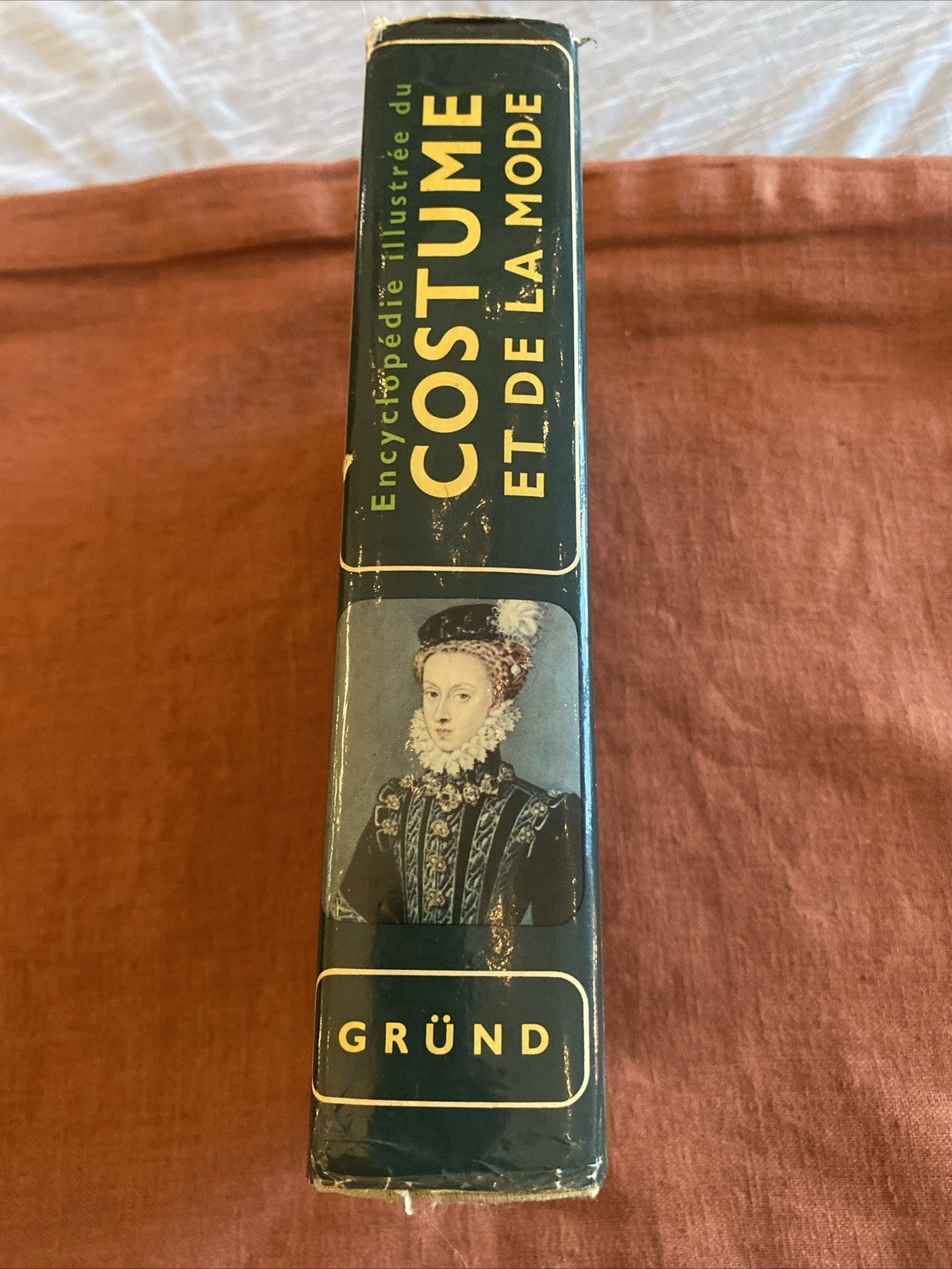 Encyclopédie illustrée du costume et de la mode histoire vestimentaire