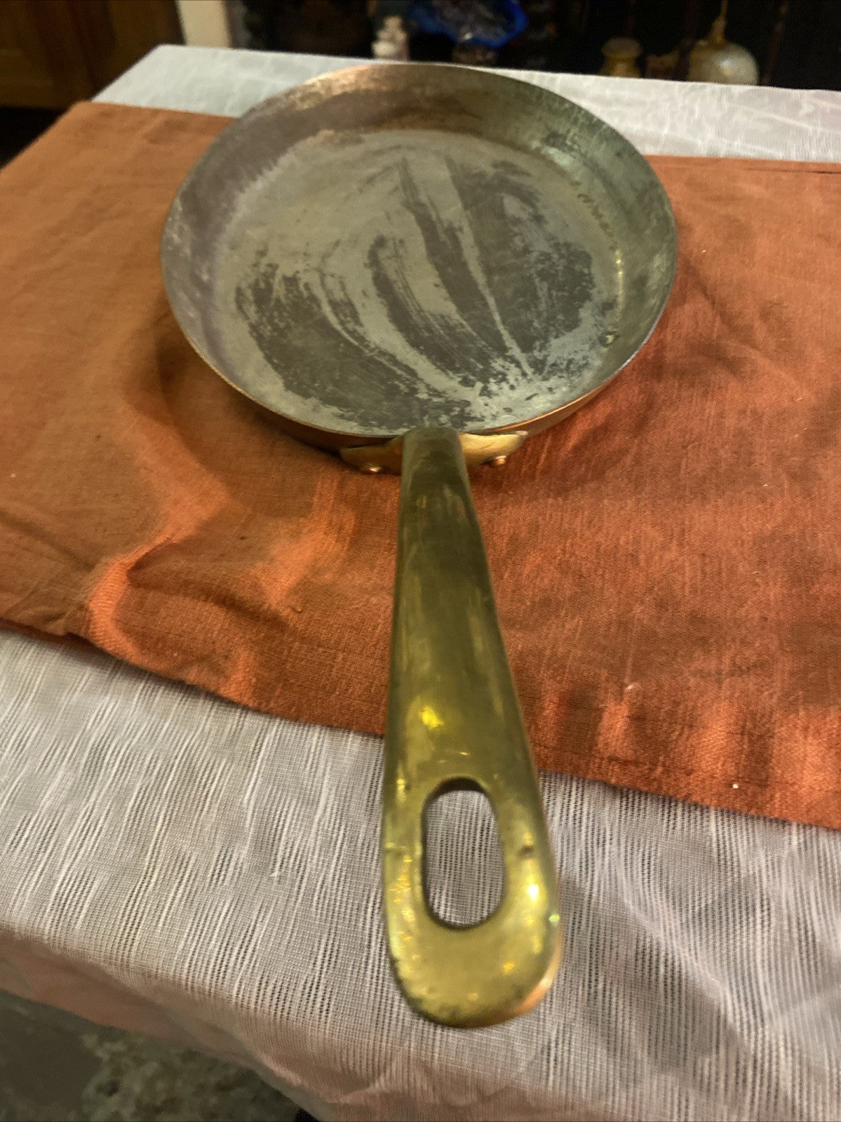 Poêle ancienne en cuivre étamé – Manche en laiton – Cuisine traditionnelle