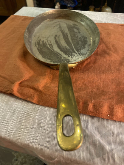Poêle ancienne en cuivre étamé – Manche en laiton – Cuisine traditionnelle