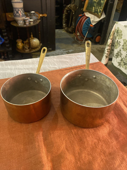 Lot de 2 casseroles anciennes en cuivre étamé – Manches en laiton – Cuisine