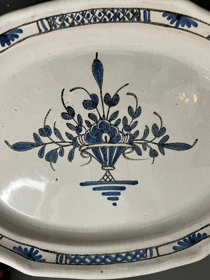 Grand plat de service en faïence ovale