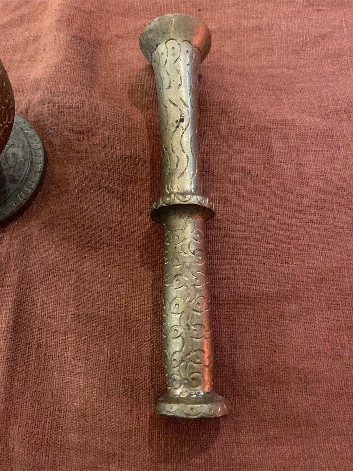 Mortier ancien en bronze massif avec pilon assorti