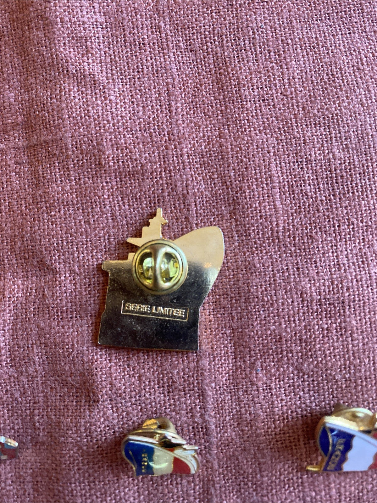 Lot de 7 pin’s paquebots français — “Le France”