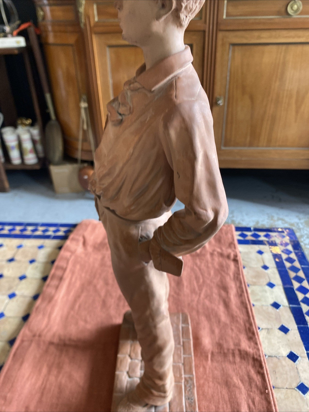 Statue ancienne en terre cuite – Jeune homme – Signée C. Massé