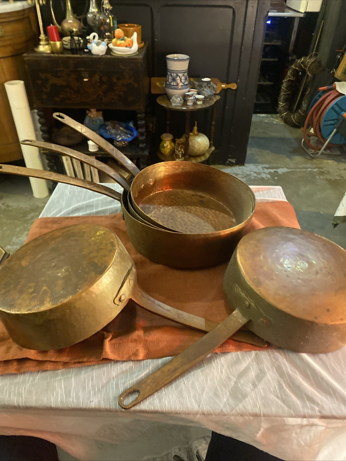 Lot de 5 casseroles anciennes en cuivre étamé – Ensemble gigogne – Cuisine