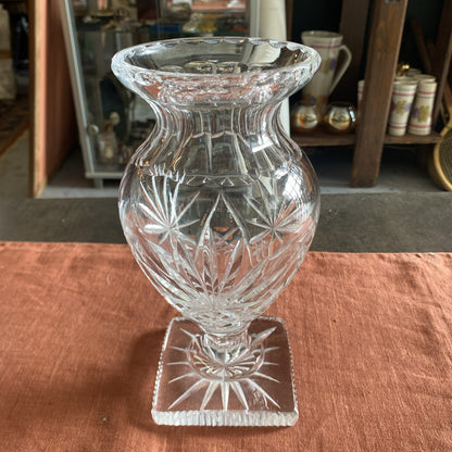 Vase en cristal taillé à décor d’étoiles et palmettes – XXᵉ siècle