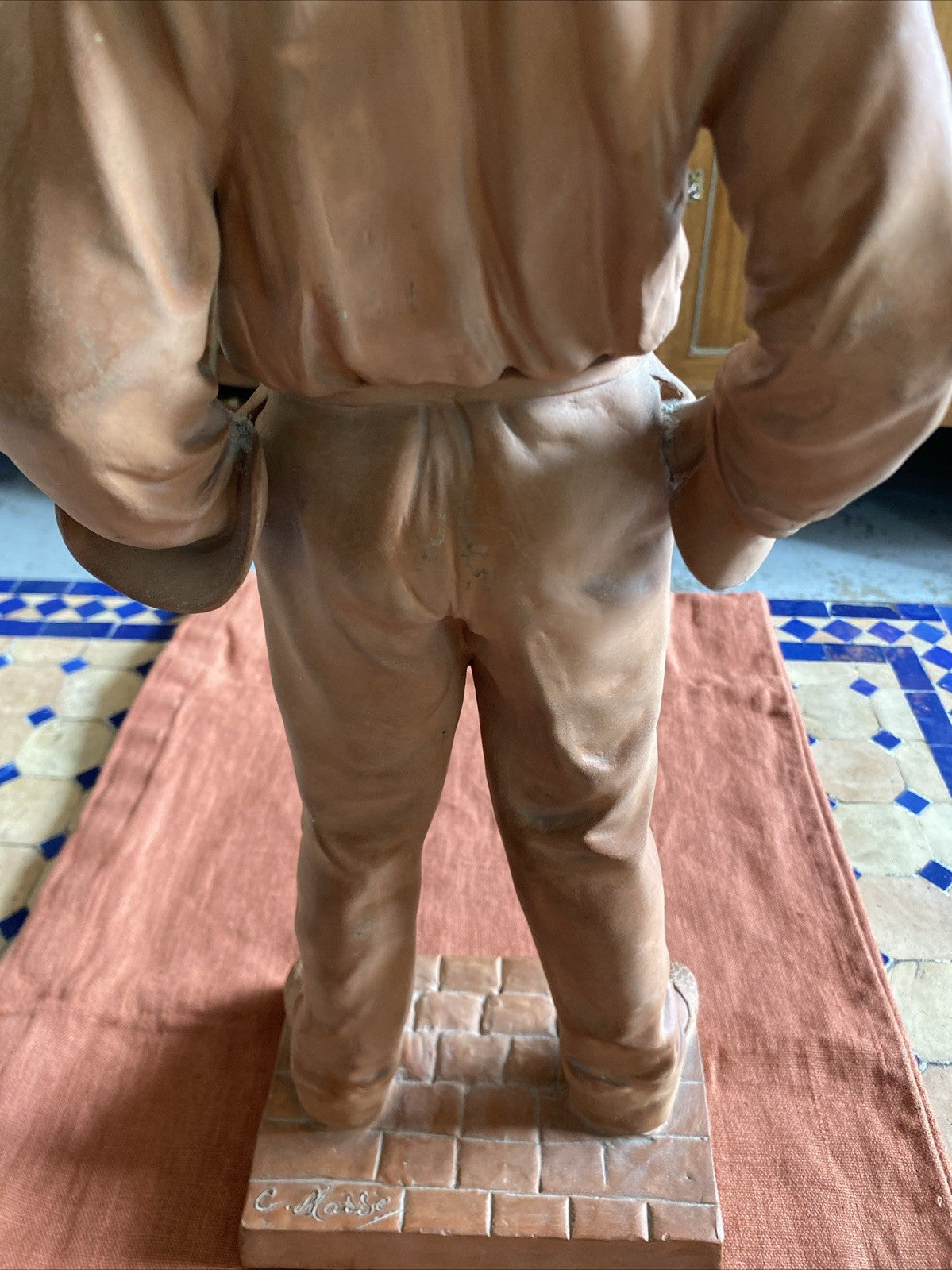 Statue ancienne en terre cuite – Jeune homme – Signée C. Massé