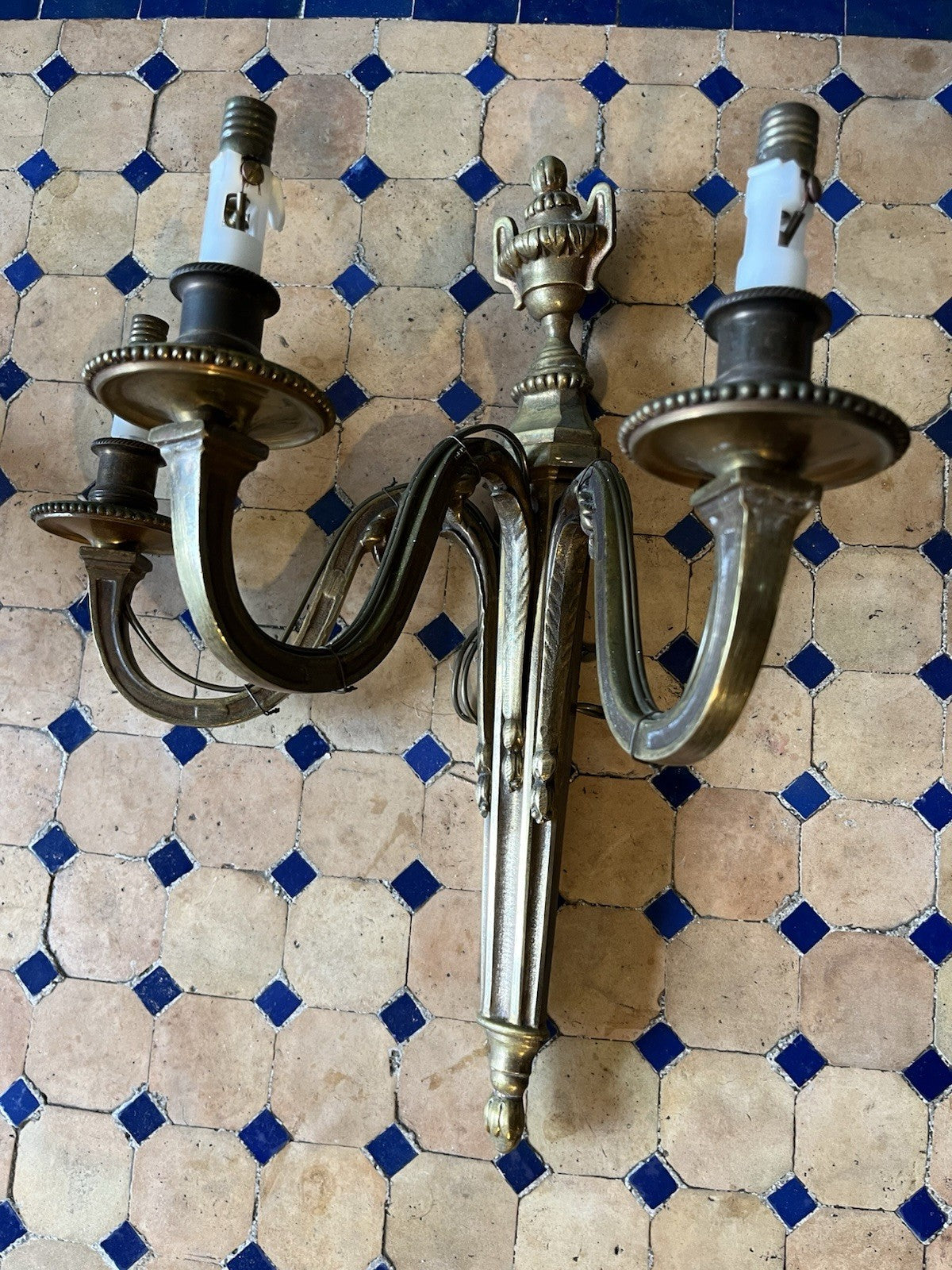 Paire d’appliques en bronze style Louis XVI 3 branches