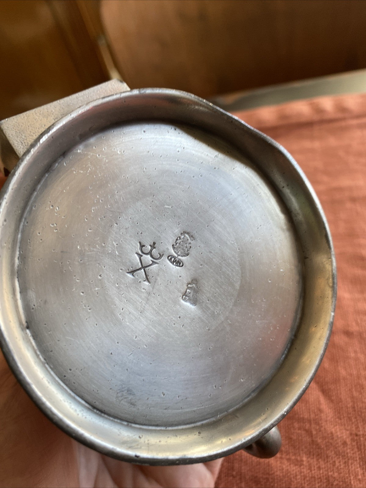 Petite lampe à pétrole ancienne en métal étamé Poinçon Sur La Base Arrière