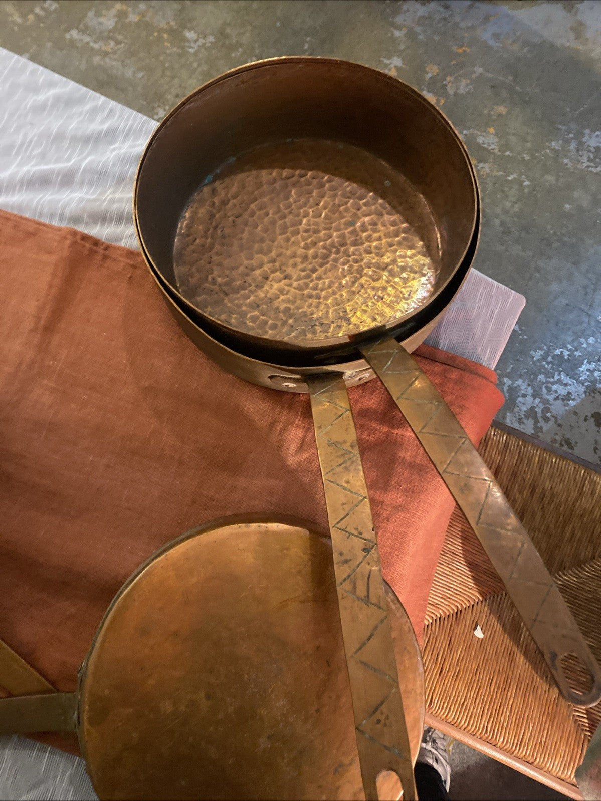 Lot de 5 casseroles anciennes en cuivre étamé – Ensemble gigogne – Cuisine
