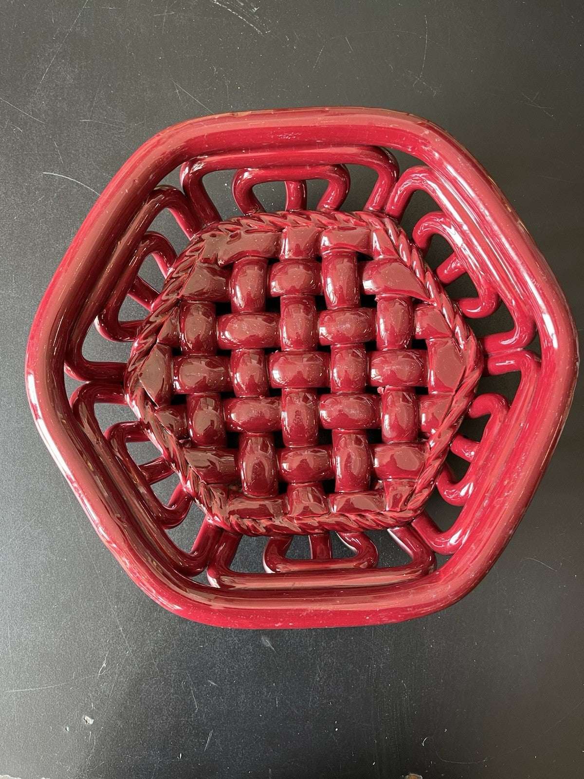 Panier tressé Vallauris en céramique rouge vue générale