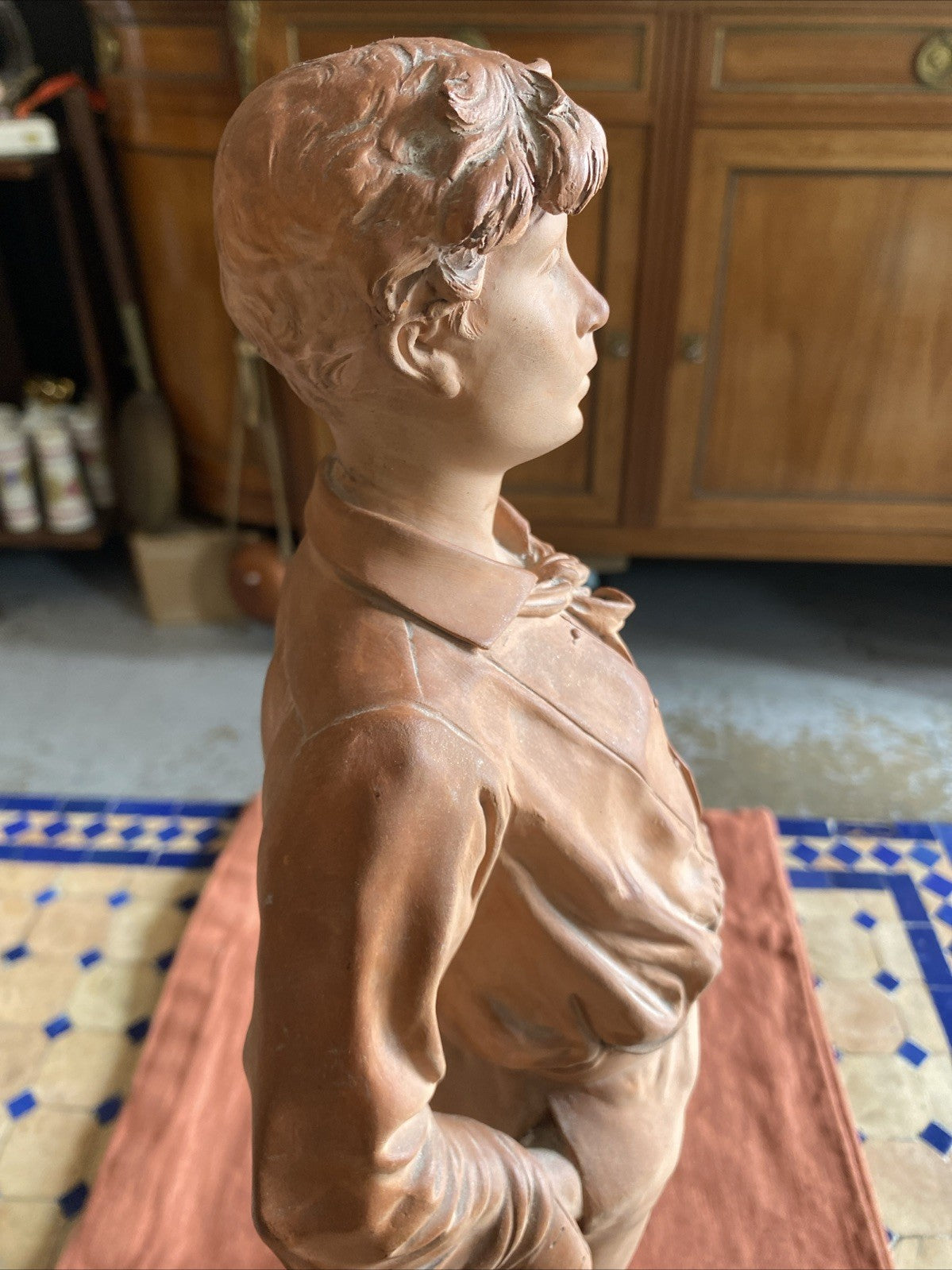 Statue ancienne en terre cuite – Jeune homme – Signée C. Massé