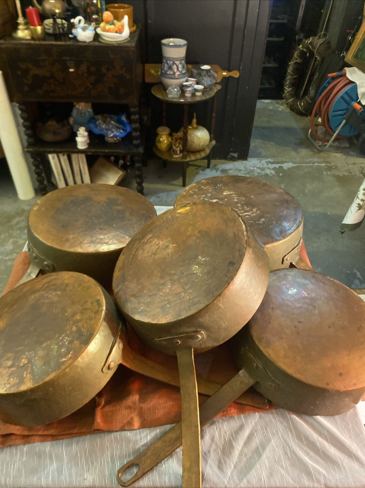 Lot de 5 casseroles anciennes en cuivre étamé – Ensemble gigogne – Cuisine