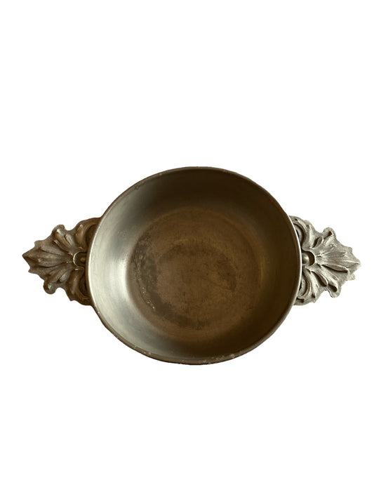 Grande écuelle ancienne en étain anses feuillagées poinçon France