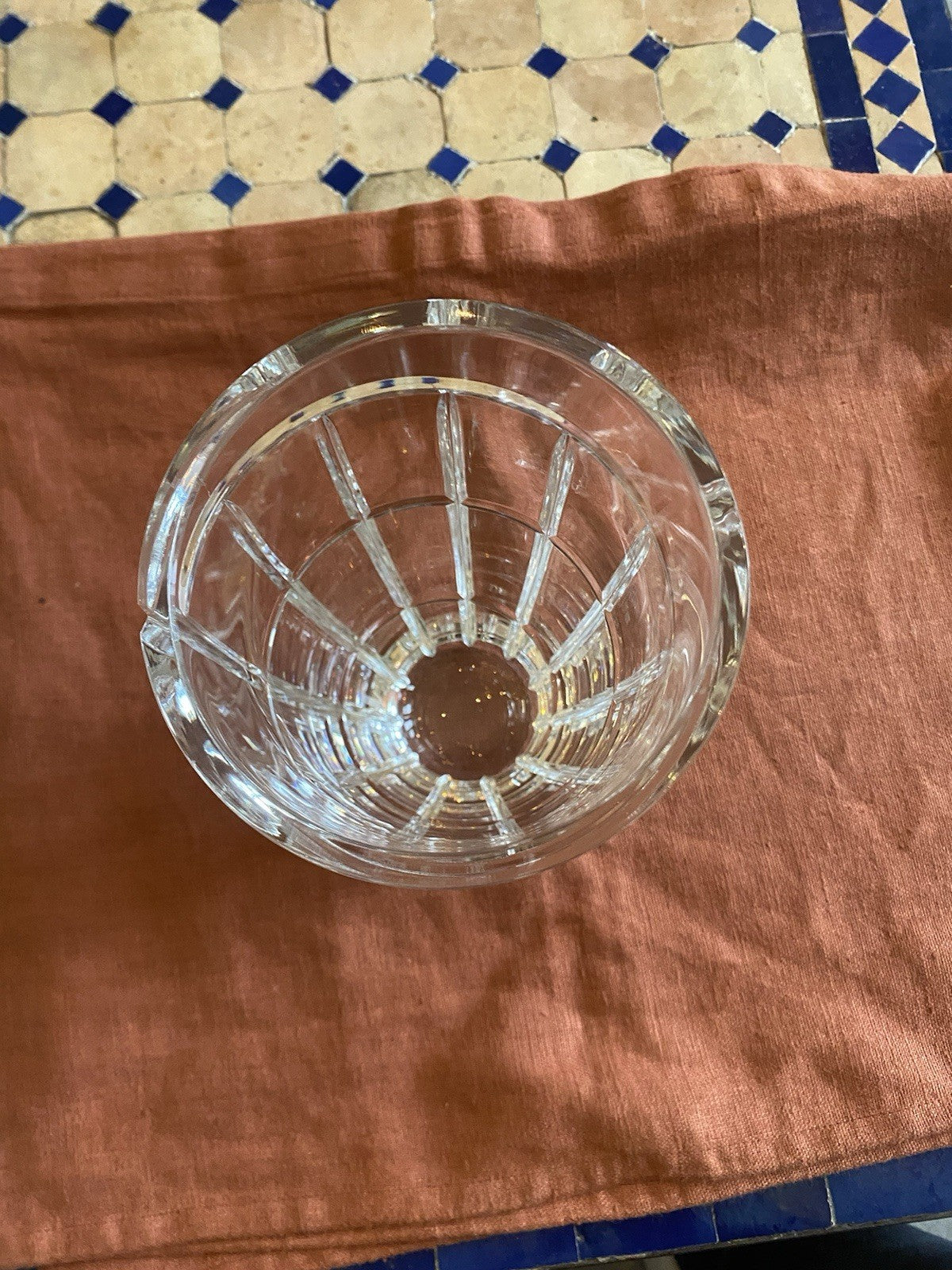 Vase en cristal taillé – forme cylindrique