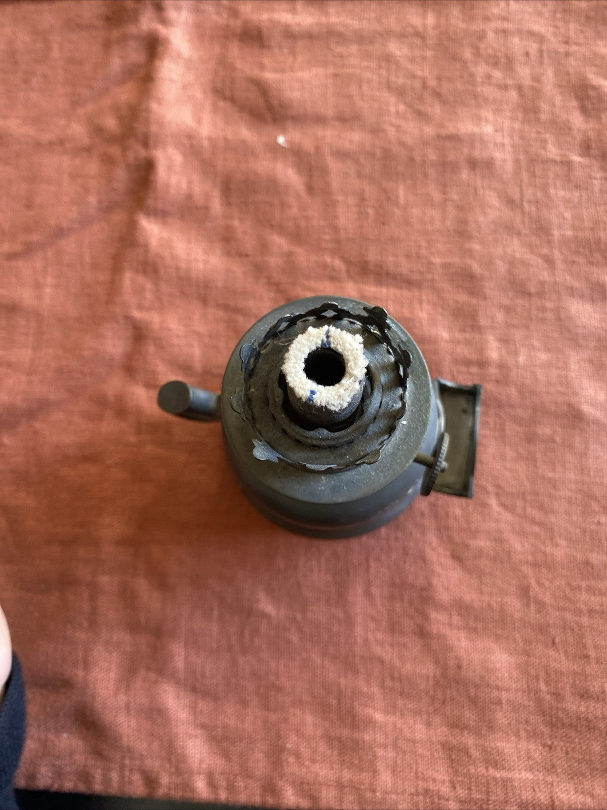 Petite lampe à pétrole ancienne en métal étamé Poinçon Sur La Base Arrière