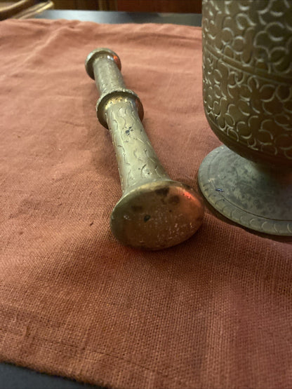Mortier ancien en bronze massif avec pilon assorti